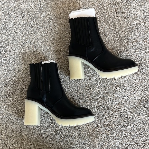 Chelsea Lug Sole Heeled boot - Picture 2 of 5